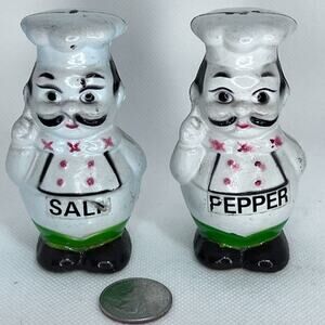 Chef Mates Hard Plastic Salt & Pepper Shakers Set - Made in Hong Kong Vintage